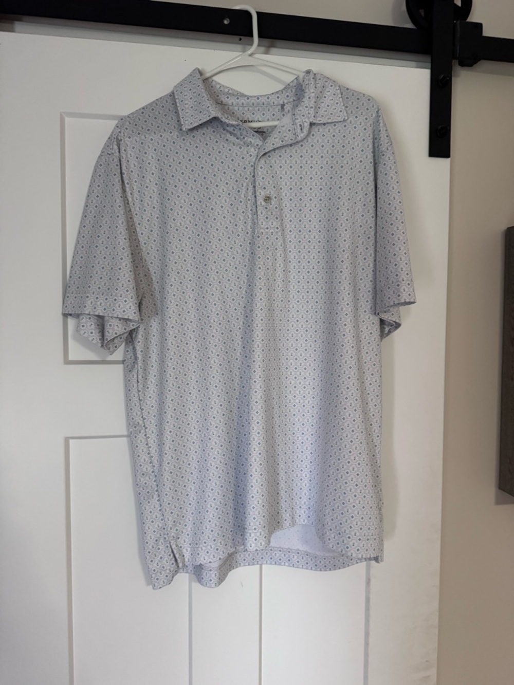 Bermuda Sands Men's Short-Sleeve Polo Shirt in Light Gray with Micro Pattern